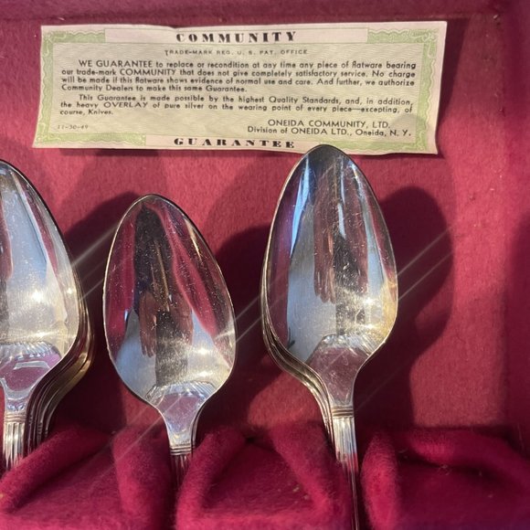 Vintage Set of 51 Oneida Community Silverplated Silverware - Picture 4 of 7